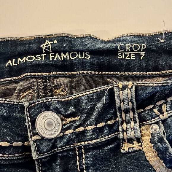 ALMOST Famous low rise cropped jeans embellished flap back pockets Size 7 - Picture 8 of 13